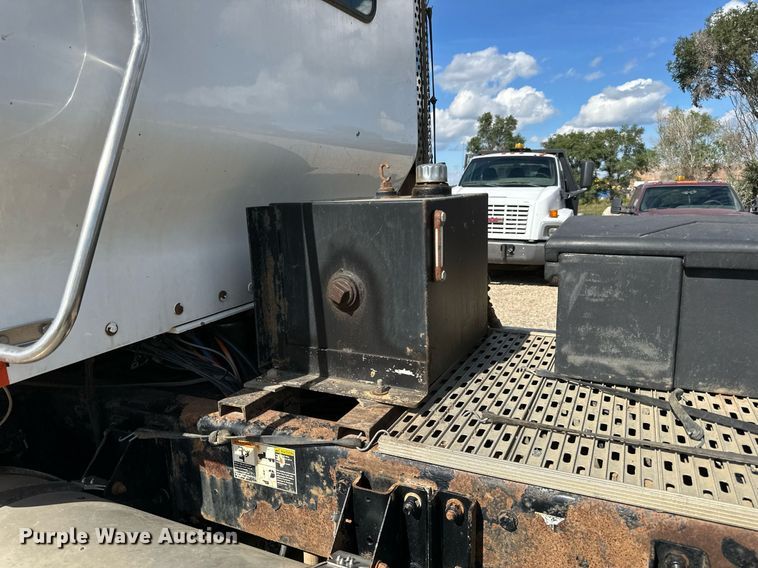 image for item DN0750 2009 Kenworth  T800 semi truck