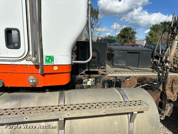 image for item DN0750 2009 Kenworth  T800 semi truck