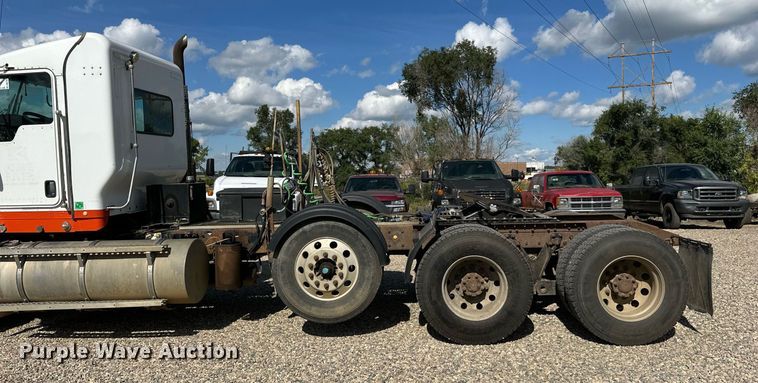 image for item DN0750 2009 Kenworth  T800 semi truck