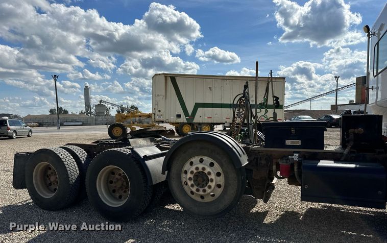 image for item DN0750 2009 Kenworth  T800 semi truck