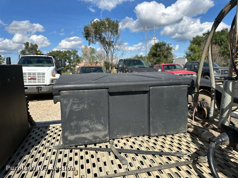 image for item DN0750 2009 Kenworth  T800 semi truck