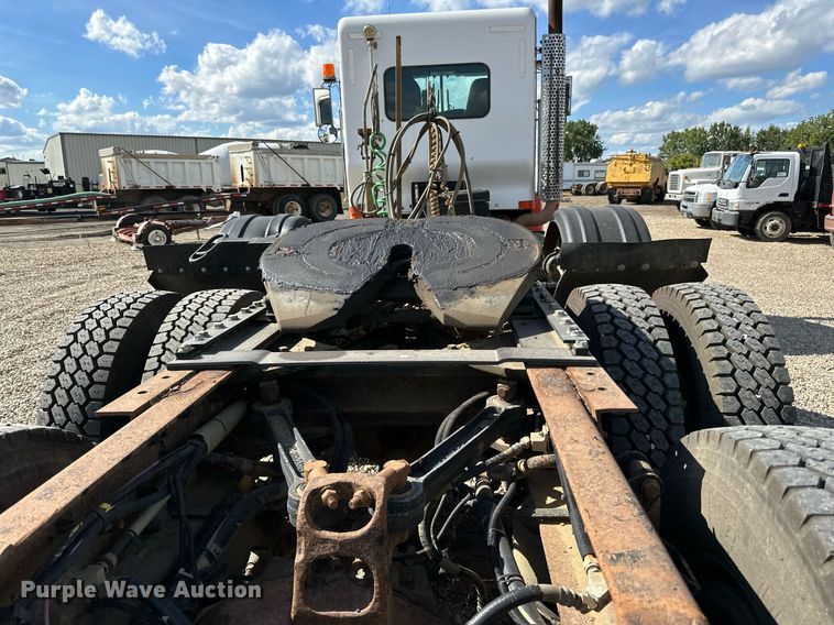 image for item DN0750 2009 Kenworth  T800 semi truck