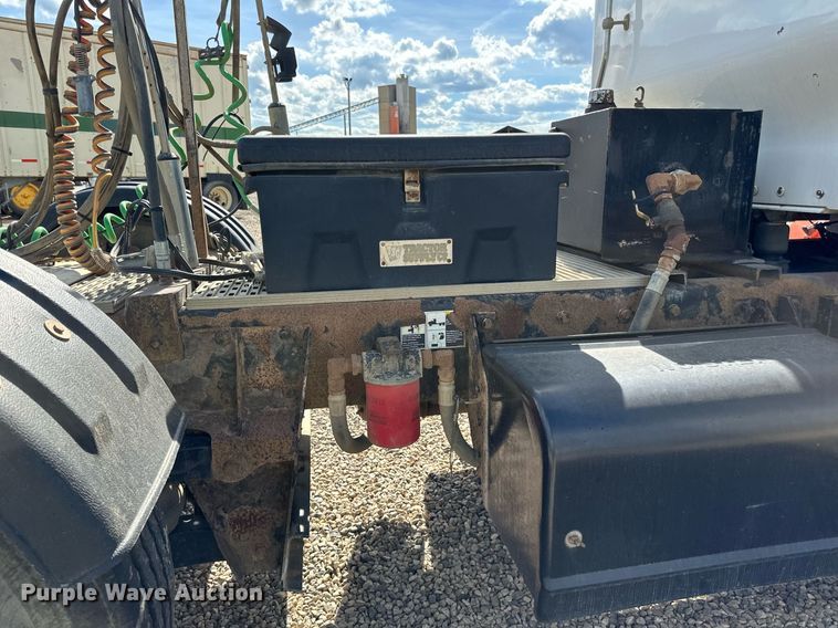 image for item DN0750 2009 Kenworth  T800 semi truck