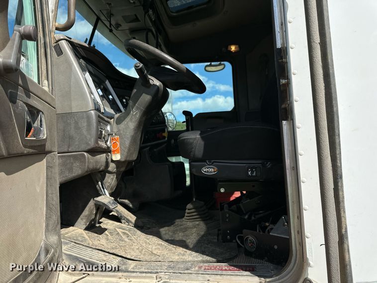 image for item DN0750 2009 Kenworth  T800 semi truck