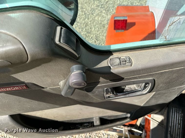 image for item DN0750 2009 Kenworth  T800 semi truck