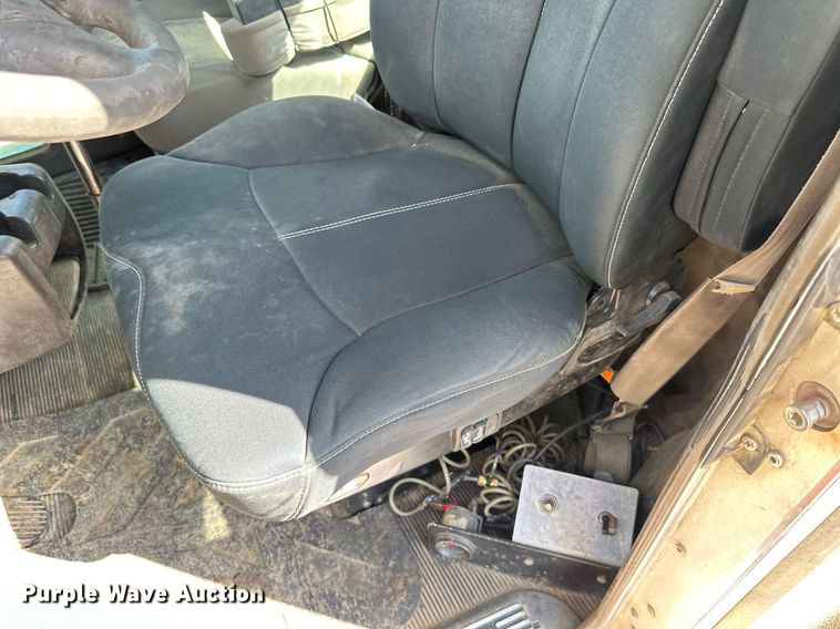 image for item DN0750 2009 Kenworth  T800 semi truck