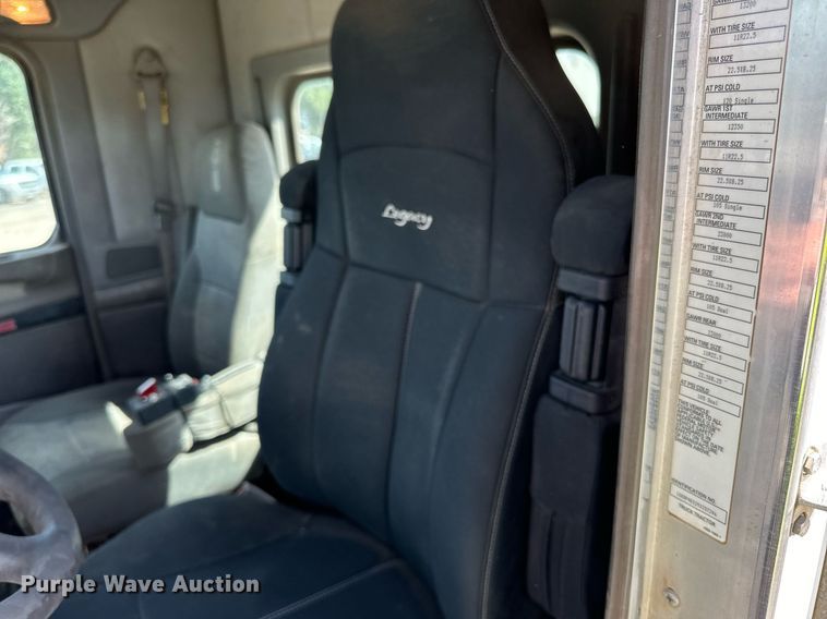 image for item DN0750 2009 Kenworth  T800 semi truck