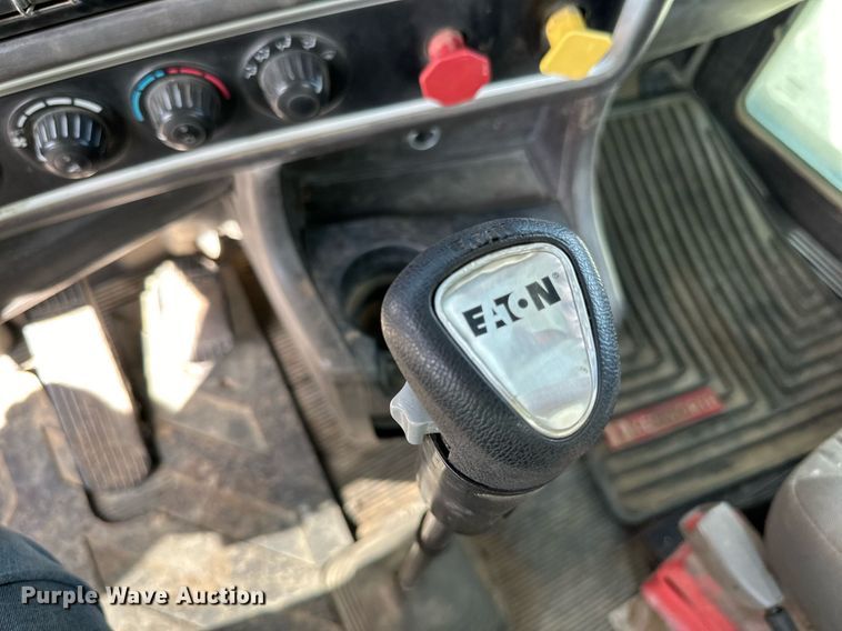 image for item DN0750 2009 Kenworth  T800 semi truck