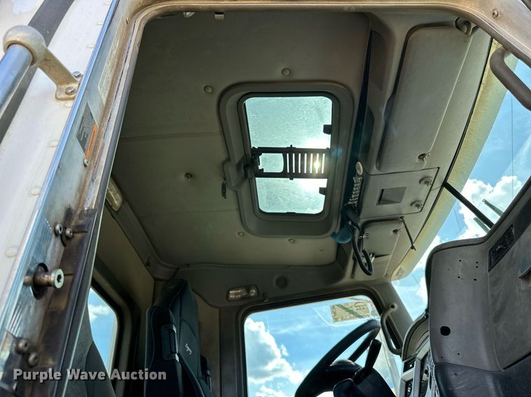 image for item DN0750 2009 Kenworth  T800 semi truck