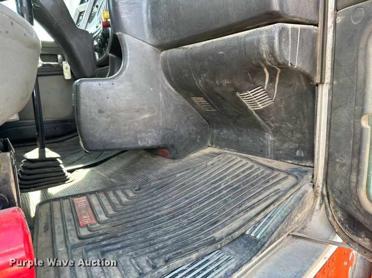 image for item DN0750 2009 Kenworth  T800 semi truck