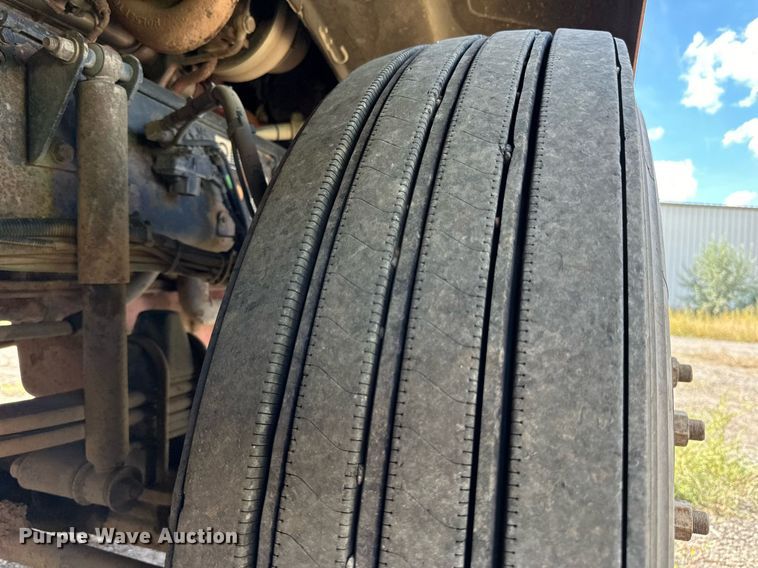 image for item DN0750 2009 Kenworth  T800 semi truck