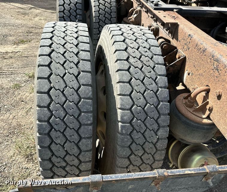 image for item DN0750 2009 Kenworth  T800 semi truck