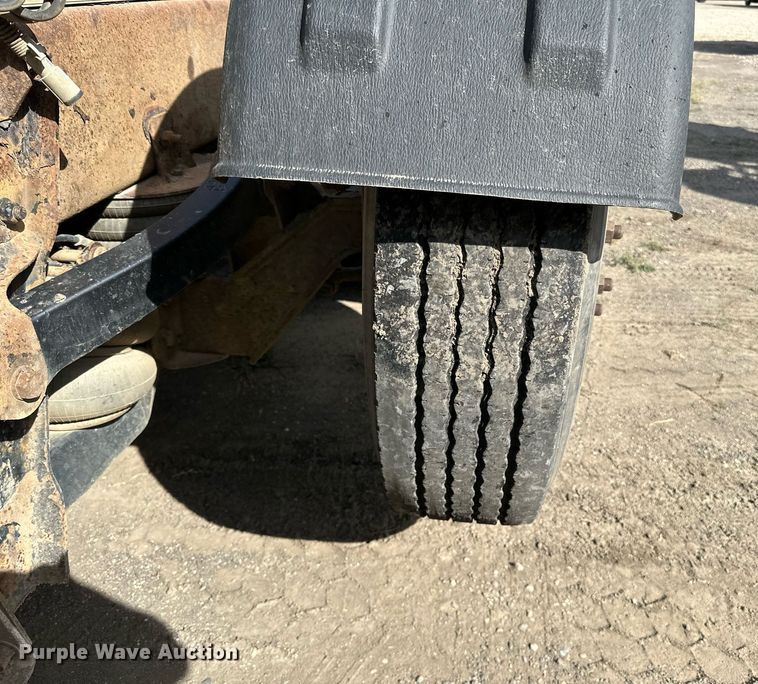 image for item DN0750 2009 Kenworth  T800 semi truck