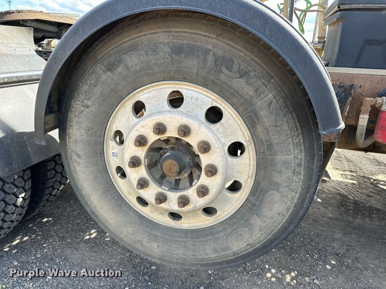 image for item DN0750 2009 Kenworth  T800 semi truck