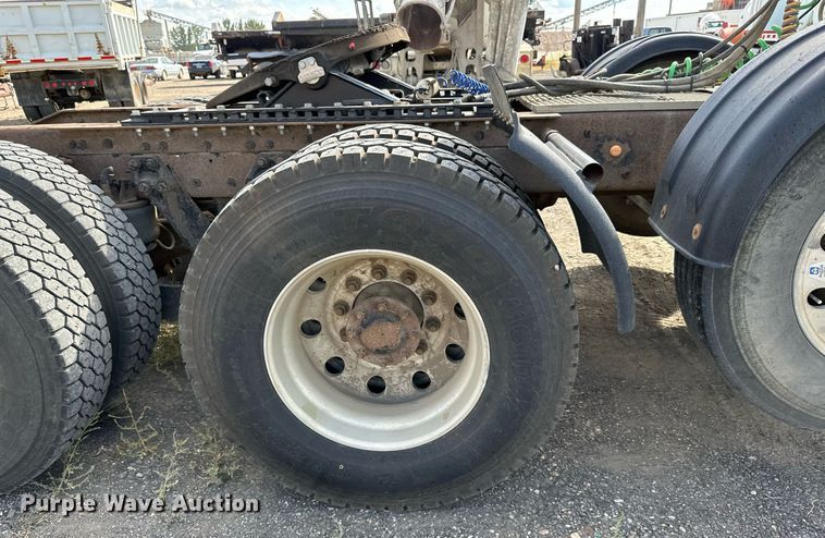 image for item DN0750 2009 Kenworth  T800 semi truck