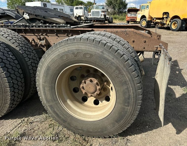 image for item DN0750 2009 Kenworth  T800 semi truck