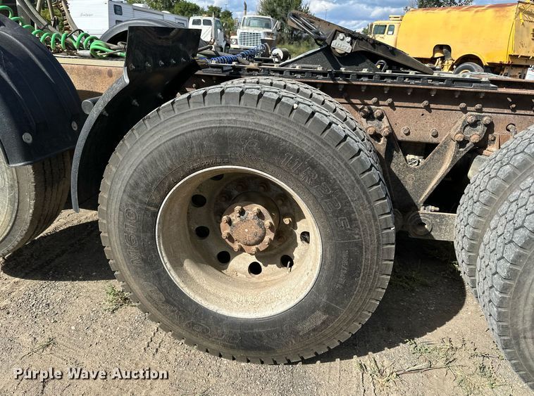 image for item DN0750 2009 Kenworth  T800 semi truck