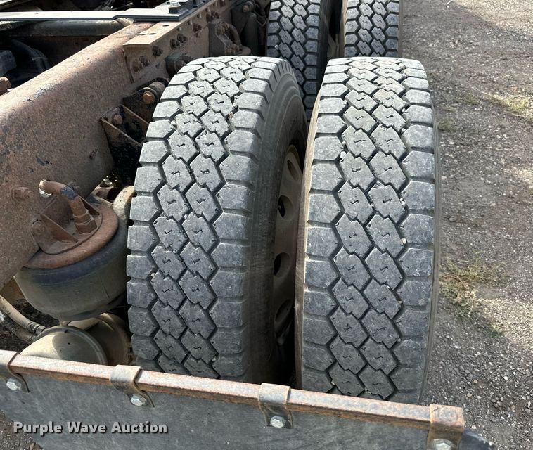 image for item DN0750 2009 Kenworth  T800 semi truck