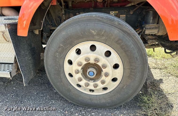 image for item DN0750 2009 Kenworth  T800 semi truck