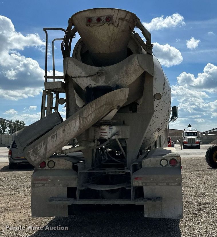image for item DN0751 2005 Sterling  ready mix truck