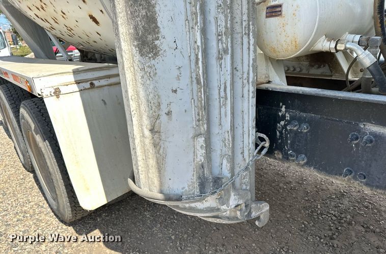 image for item DN0751 2005 Sterling  ready mix truck