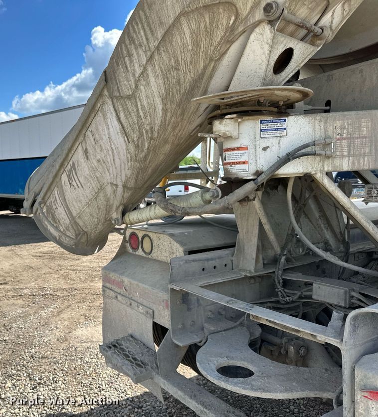 image for item DN0751 2005 Sterling  ready mix truck