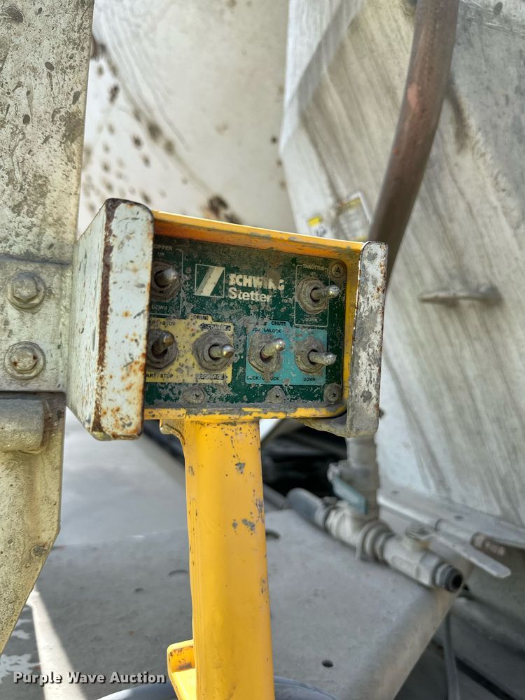 image for item DN0751 2005 Sterling  ready mix truck