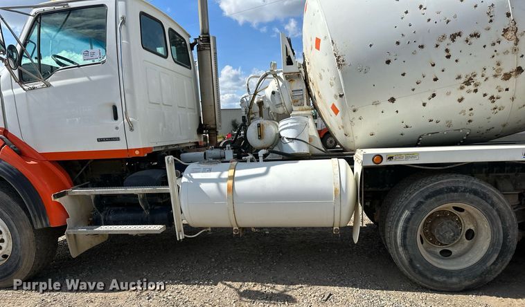 image for item DN0751 2005 Sterling  ready mix truck