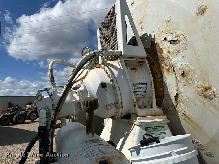 image for item DN0751 2005 Sterling  ready mix truck