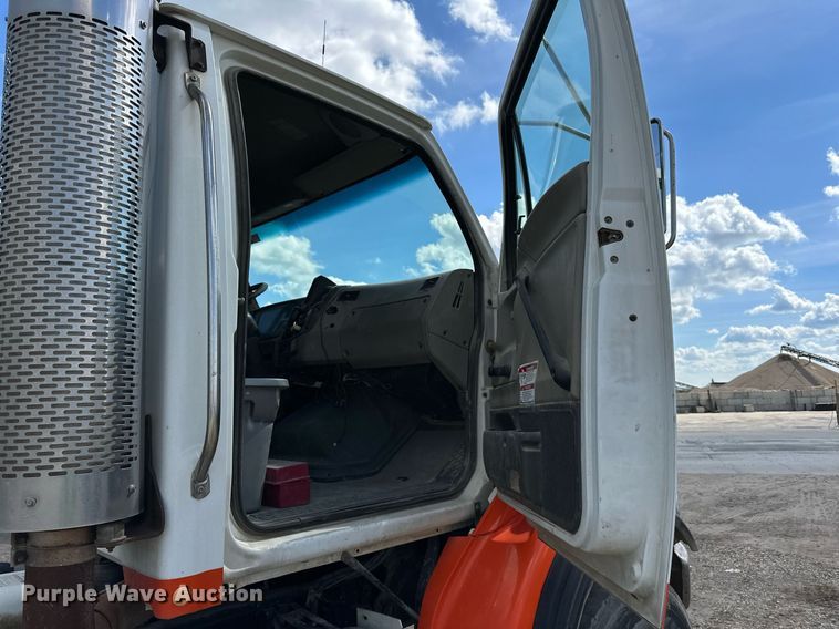 image for item DN0751 2005 Sterling  ready mix truck