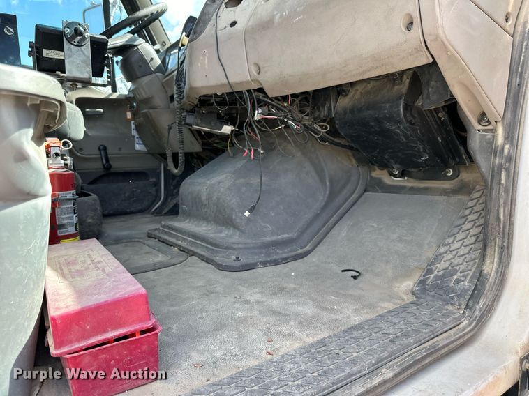 image for item DN0751 2005 Sterling  ready mix truck