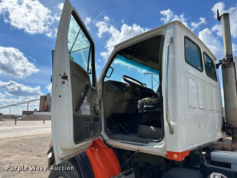 image for item DN0751 2005 Sterling  ready mix truck