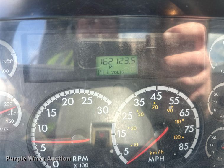 image for item DN0751 2005 Sterling  ready mix truck