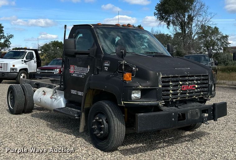 image for item DN0753 2005 GMC  C5500 truck cab and chassis