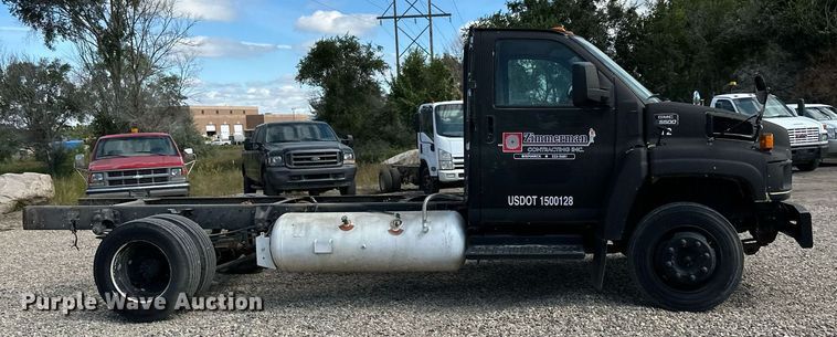 image for item DN0753 2005 GMC  C5500 truck cab and chassis