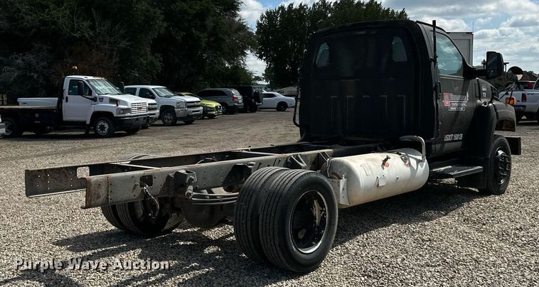 image for item DN0753 2005 GMC  C5500 truck cab and chassis