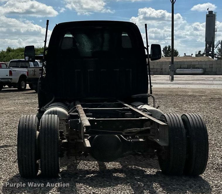 image for item DN0753 2005 GMC  C5500 truck cab and chassis