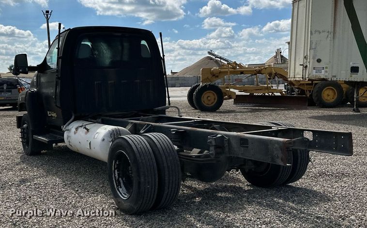 image for item DN0753 2005 GMC  C5500 truck cab and chassis