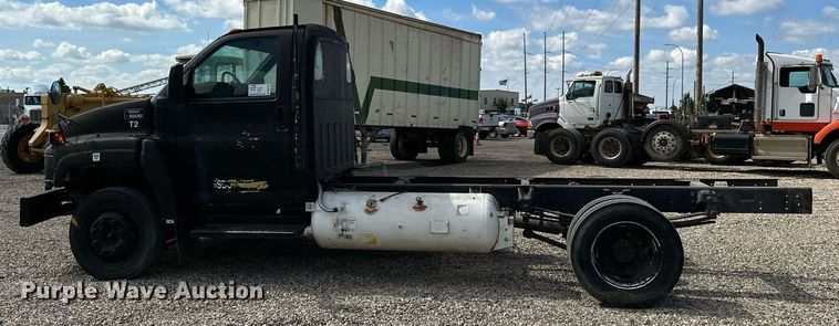 image for item DN0753 2005 GMC  C5500 truck cab and chassis