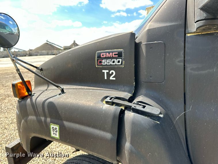 image for item DN0753 2005 GMC  C5500 truck cab and chassis