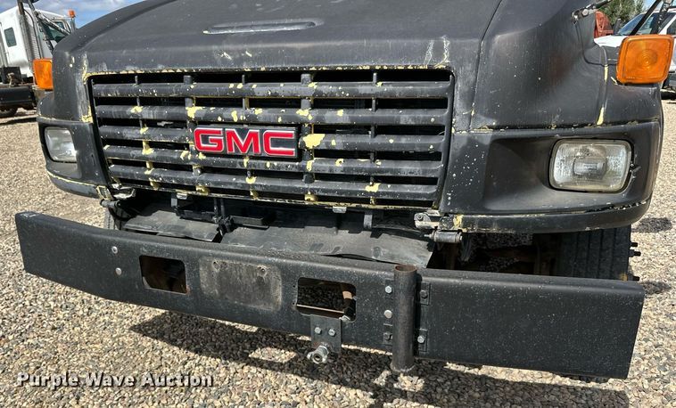 image for item DN0753 2005 GMC  C5500 truck cab and chassis
