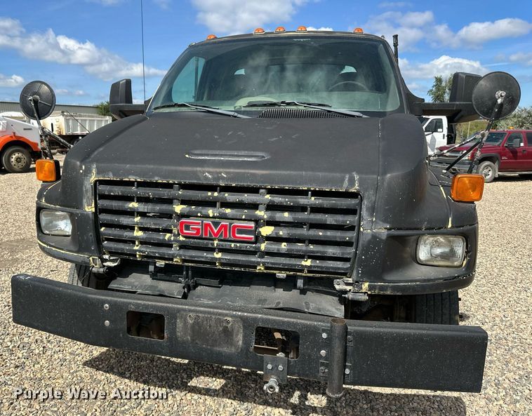 image for item DN0753 2005 GMC  C5500 truck cab and chassis
