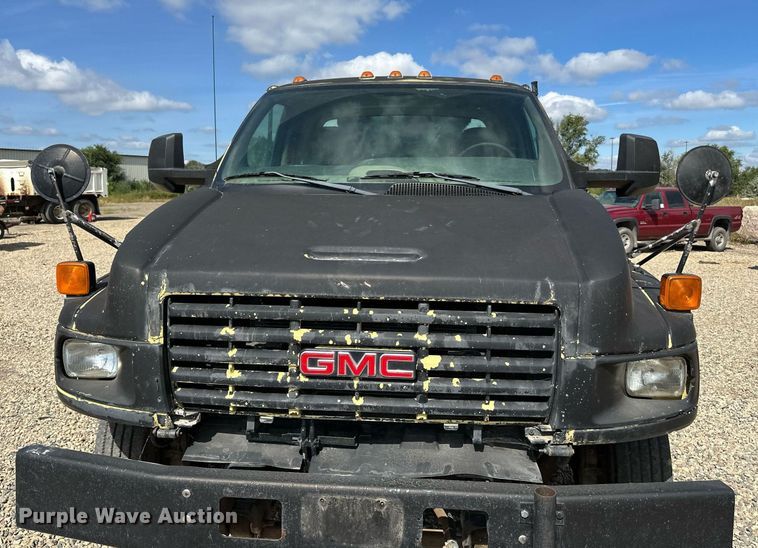 image for item DN0753 2005 GMC  C5500 truck cab and chassis