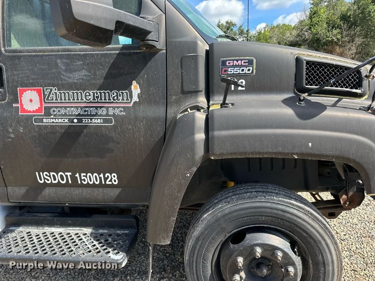 image for item DN0753 2005 GMC  C5500 truck cab and chassis