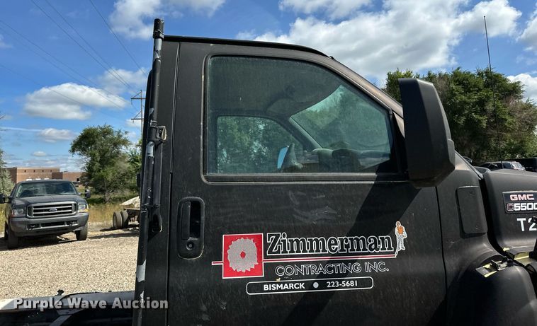 image for item DN0753 2005 GMC  C5500 truck cab and chassis