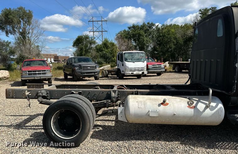 image for item DN0753 2005 GMC  C5500 truck cab and chassis