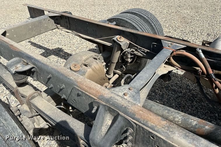 image for item DN0753 2005 GMC  C5500 truck cab and chassis