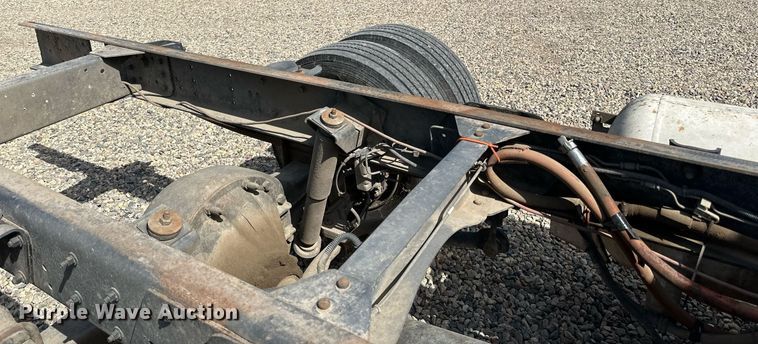 image for item DN0753 2005 GMC  C5500 truck cab and chassis