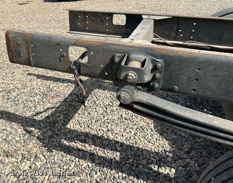 image for item DN0753 2005 GMC  C5500 truck cab and chassis