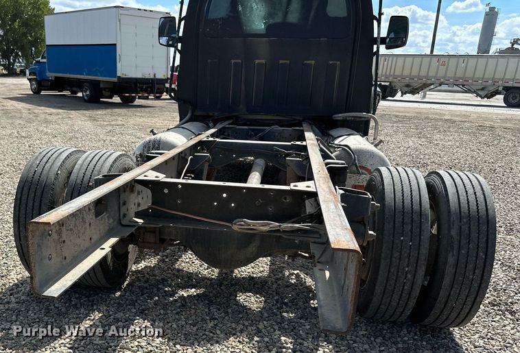 image for item DN0753 2005 GMC  C5500 truck cab and chassis
